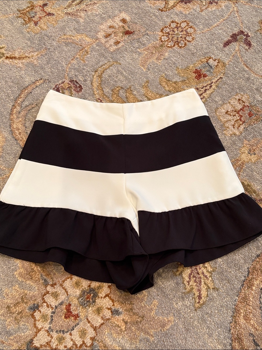 ✨ NWOT ✨ Do+Be Striped Black and White Ruffle Hem Women's Shorts, SMALL